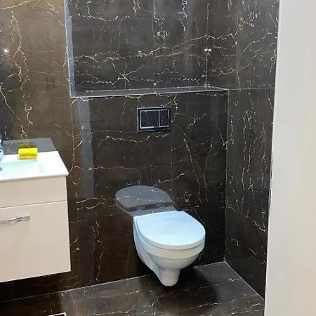 435 * Mamaia