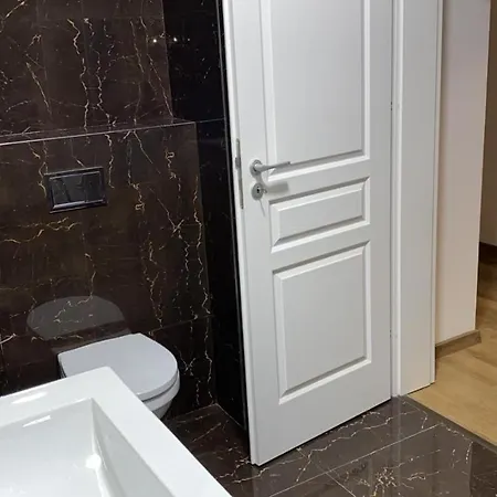 435