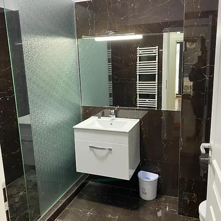 Apartment 435
